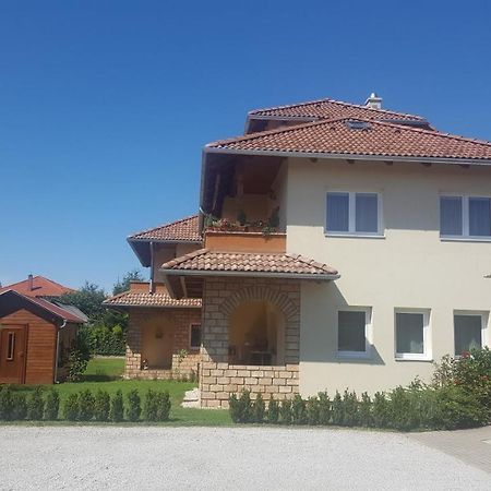 Mediterrania Apartment Кестхей Экстерьер фото