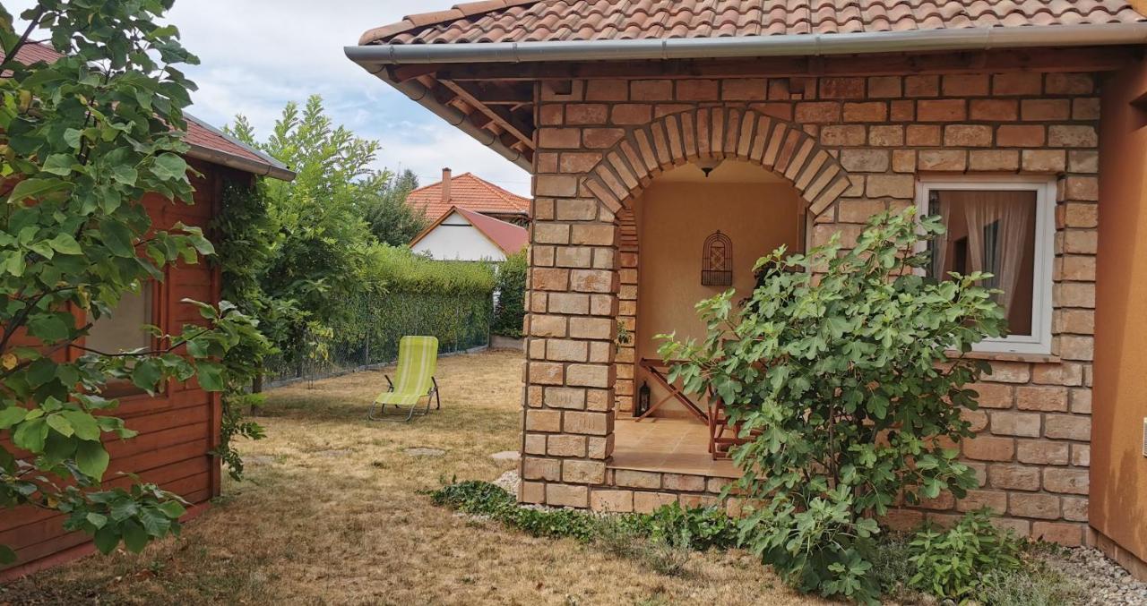 Mediterrania Apartment Кестхей Экстерьер фото