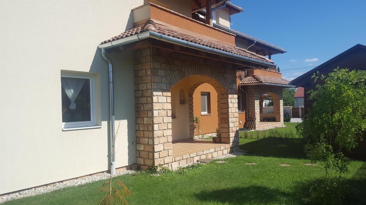 Mediterrania Apartment Кестхей Экстерьер фото